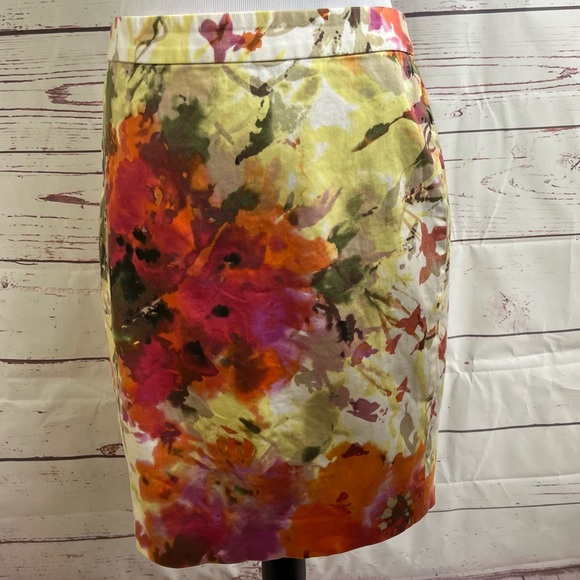 J. Crew spring floral the pencil skirt size 4 - Picture 2 of 5